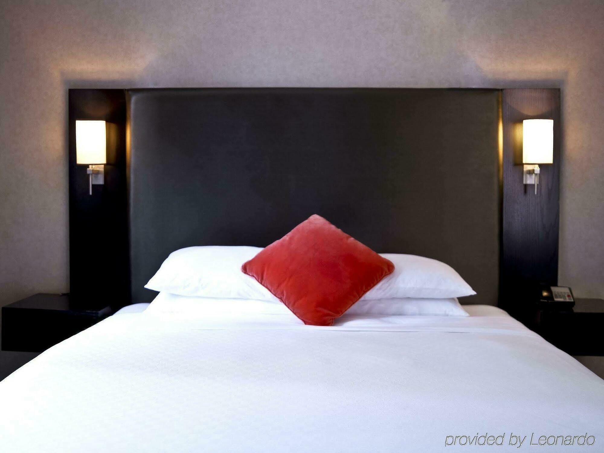 Khách sạn Ameritania At Times Square 4*