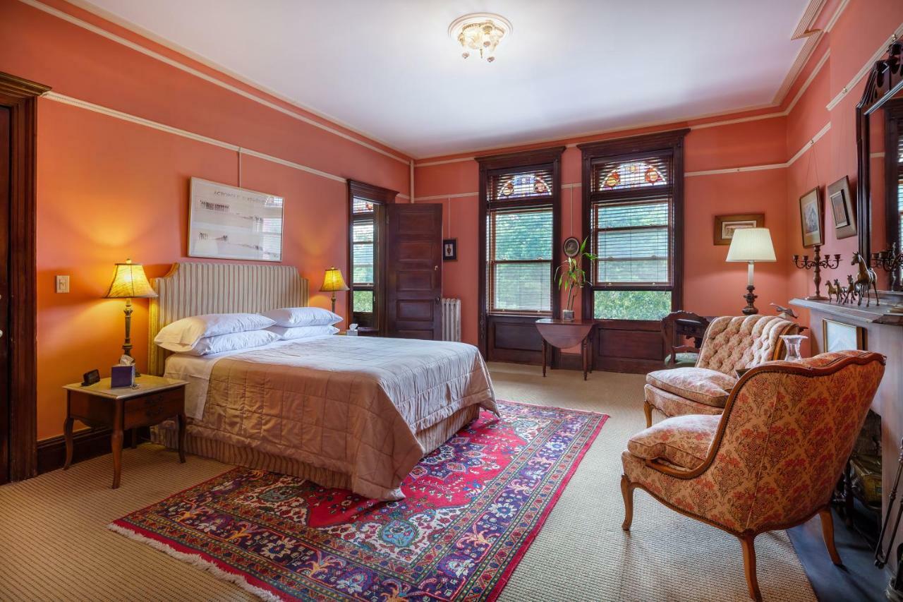 Manhattan Guest Suites Nhà khách 3*