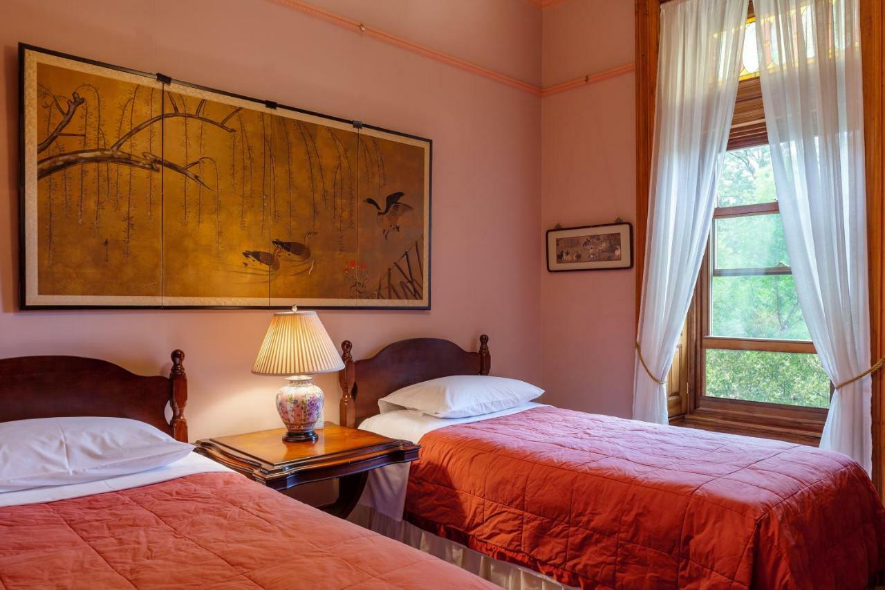 Manhattan Guest Suites Nhà khách 3*