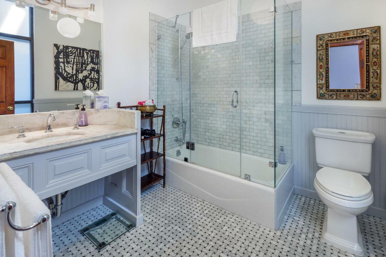 Nhà khách Manhattan Guest Suites 3*