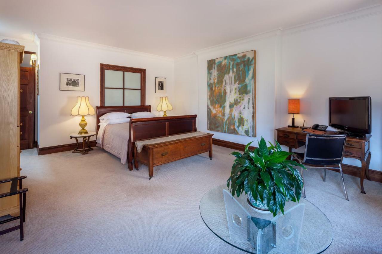 Nhà khách Manhattan Guest Suites 3*