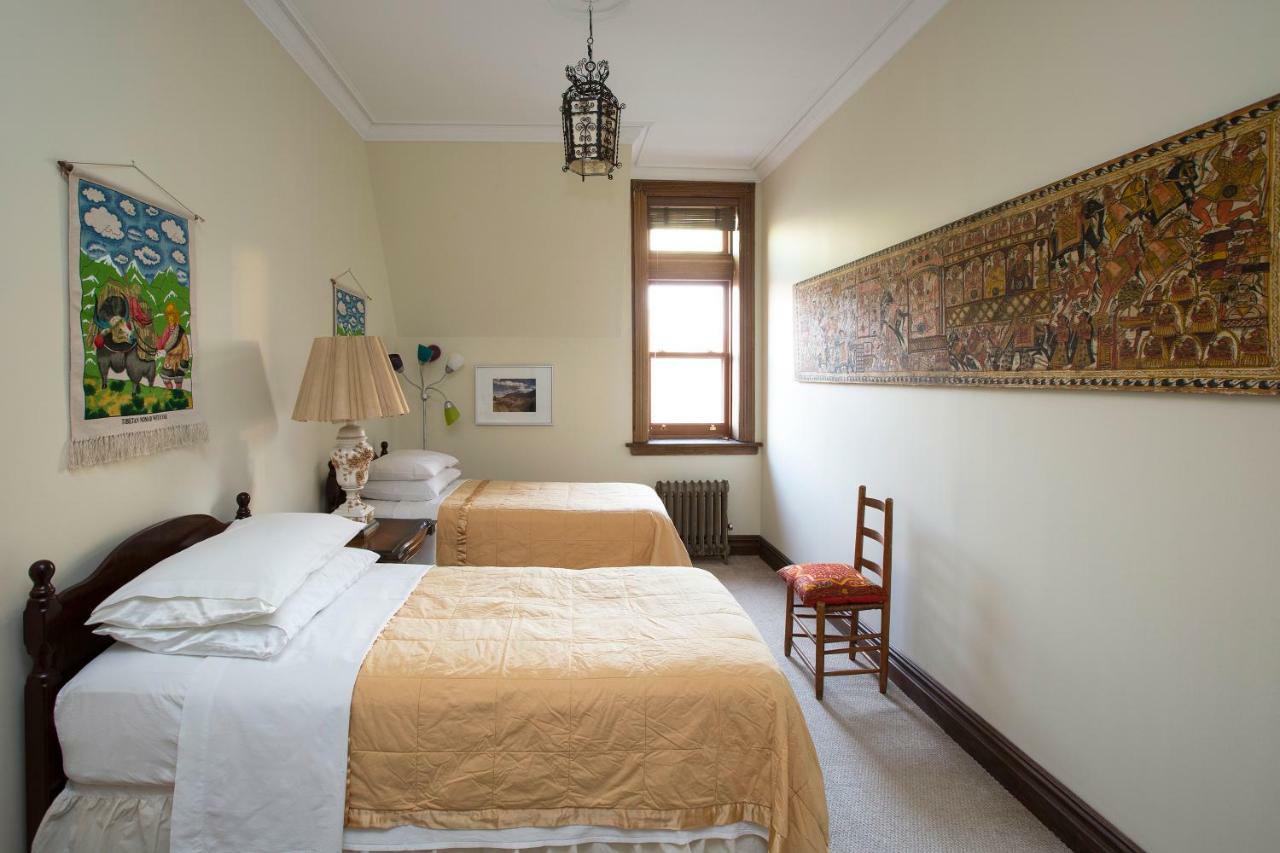Manhattan Guest Suites Nhà khách 3*