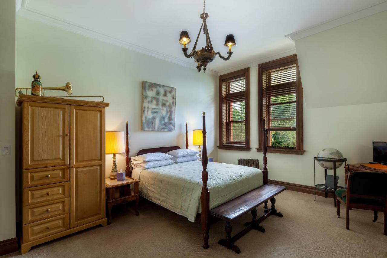 Manhattan Guest Suites Nhà khách 3*