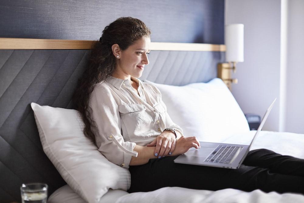 Radisson Street Khách sạn 4*