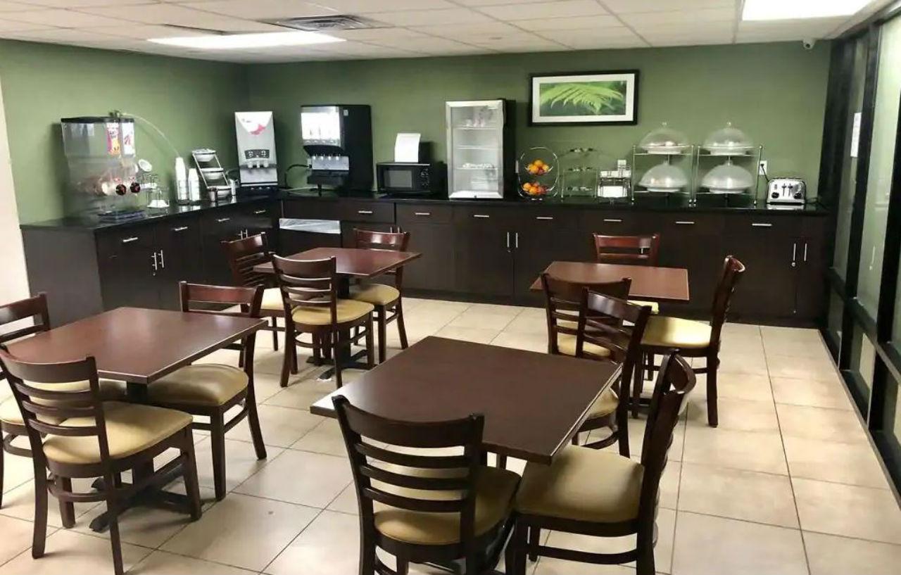 Khách sạn Days By Wyndham Brooklyn Borough Park 3*