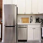 240-14 New Studio Prime Location W&D In Unit