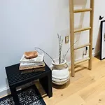 Ellis Hideaway
