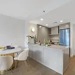 194-4C Stylish 3Br 2Ba Washer-Dryer Rooftop
