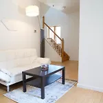 Brightonbeach3-Comfy Room-Close Ocean