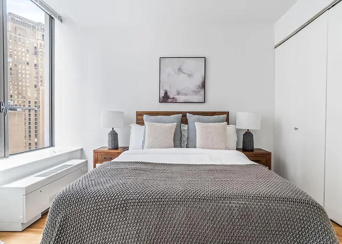 Downtown Modern Apartment With 3Br And 2Ba