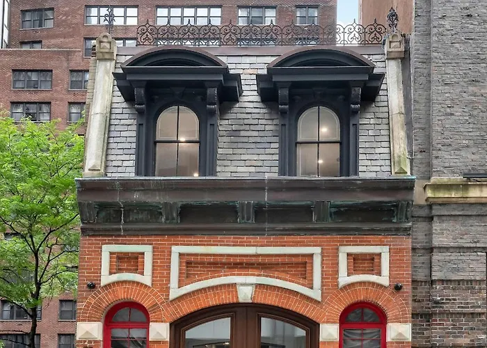 Landmarked Nyc Townhome - Sleeps 10 -Group-Friendly