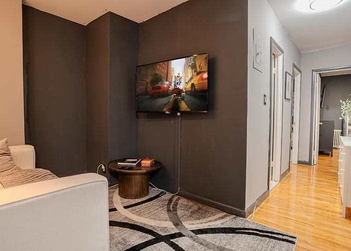 Stylish 3Bd Near Empire