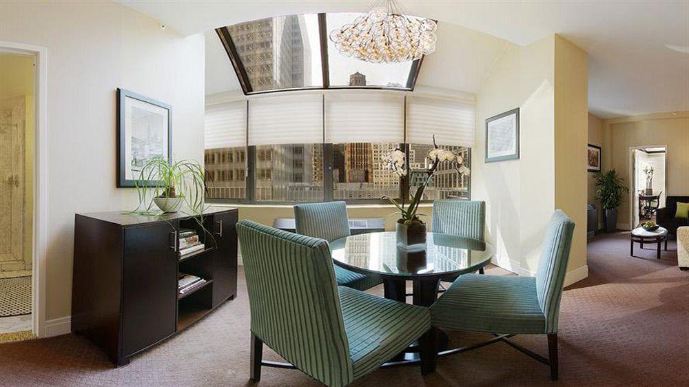 Khách sạn Aura Times Square Newly Renovated 4*