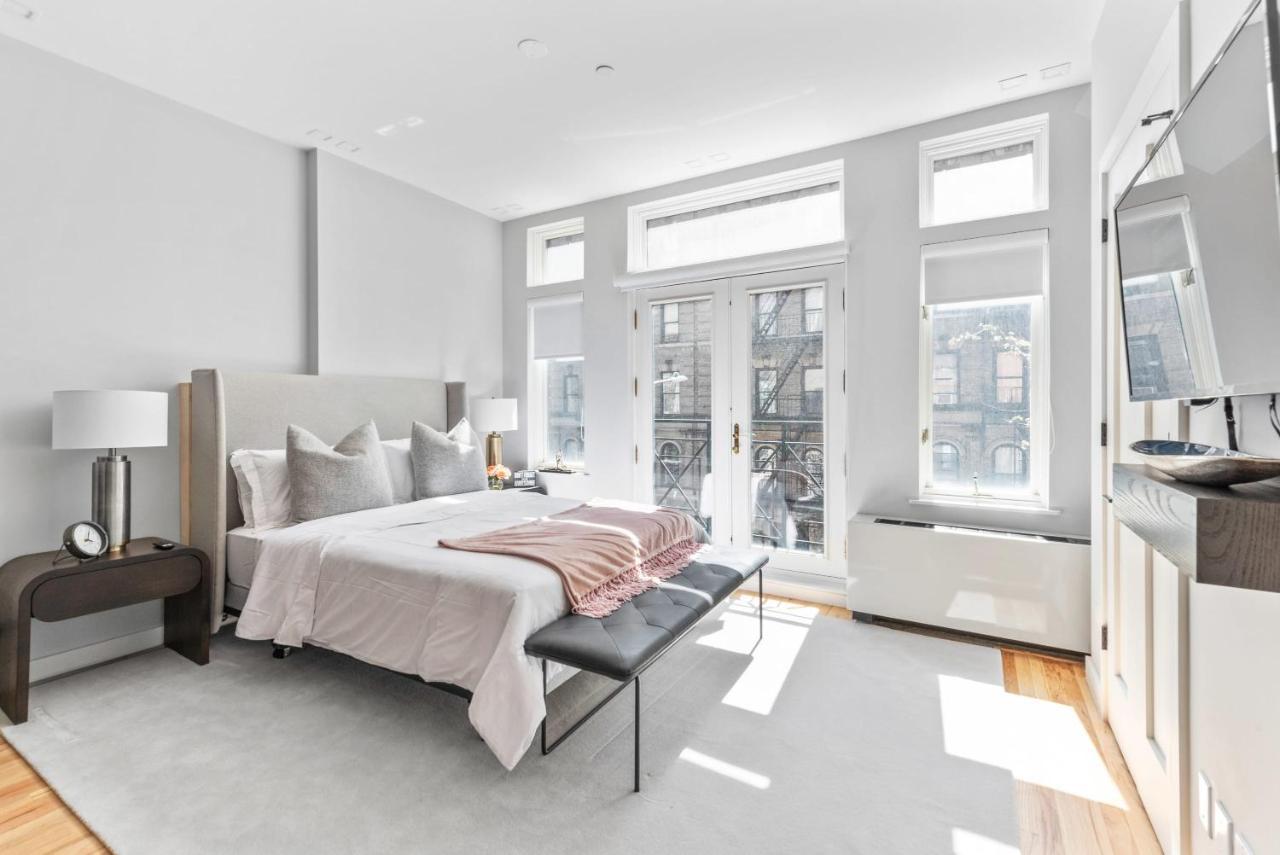 Nhà nghỉ Luxe Studio Apt With Charming Juliet Balcony New York