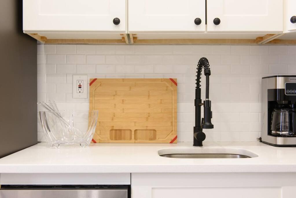 240-14 New Prime Location W&d In Unit Apartment New York