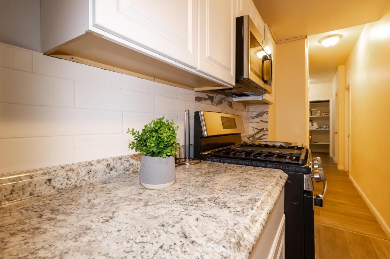 Căn hộ Cozy Shack 1 Bedroom Studio With Sofa And Full Kitchen In Elmhurst Ny *