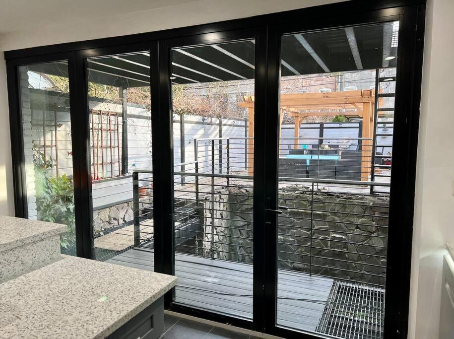 The Caz, A Modern Brooklyn Townhome With Waterfall Acomodação com café da manhã  *