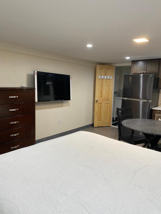 1444 Basement Studio Apartamento *