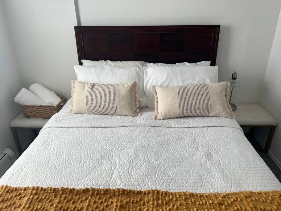 Căn hộ Cozy Lovely 2 Bedroom Apt, 5 Mins From Jfk *