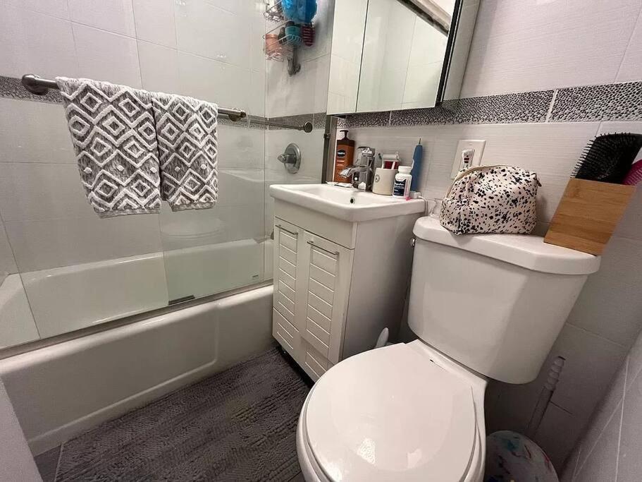 Căn hộ Stylish & Lovely 2 Bedroom Midtown *