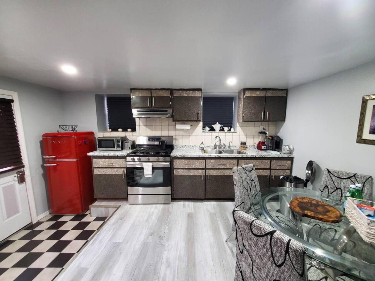Căn hộ Lovely 2 Bedroom With 2 Entrance And Parking