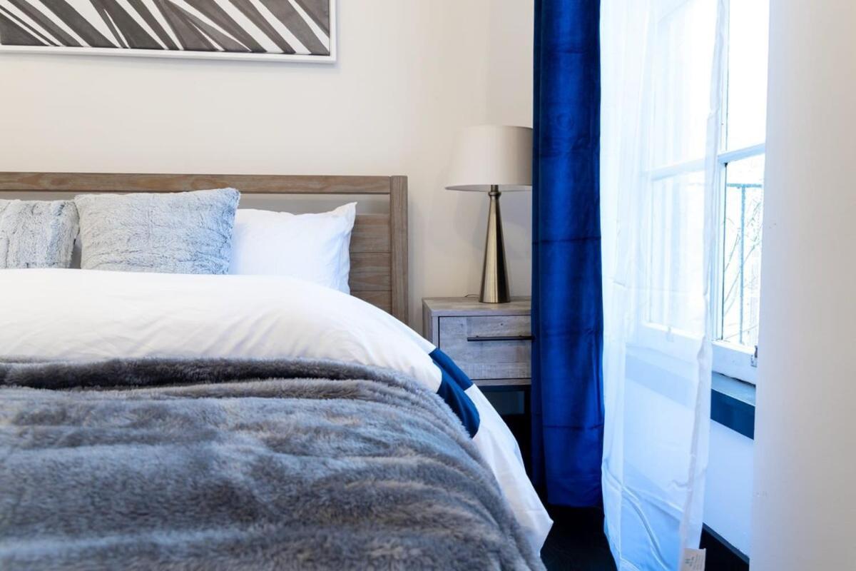Căn hộ E10-1 Designer East Village Townhouse 1br *