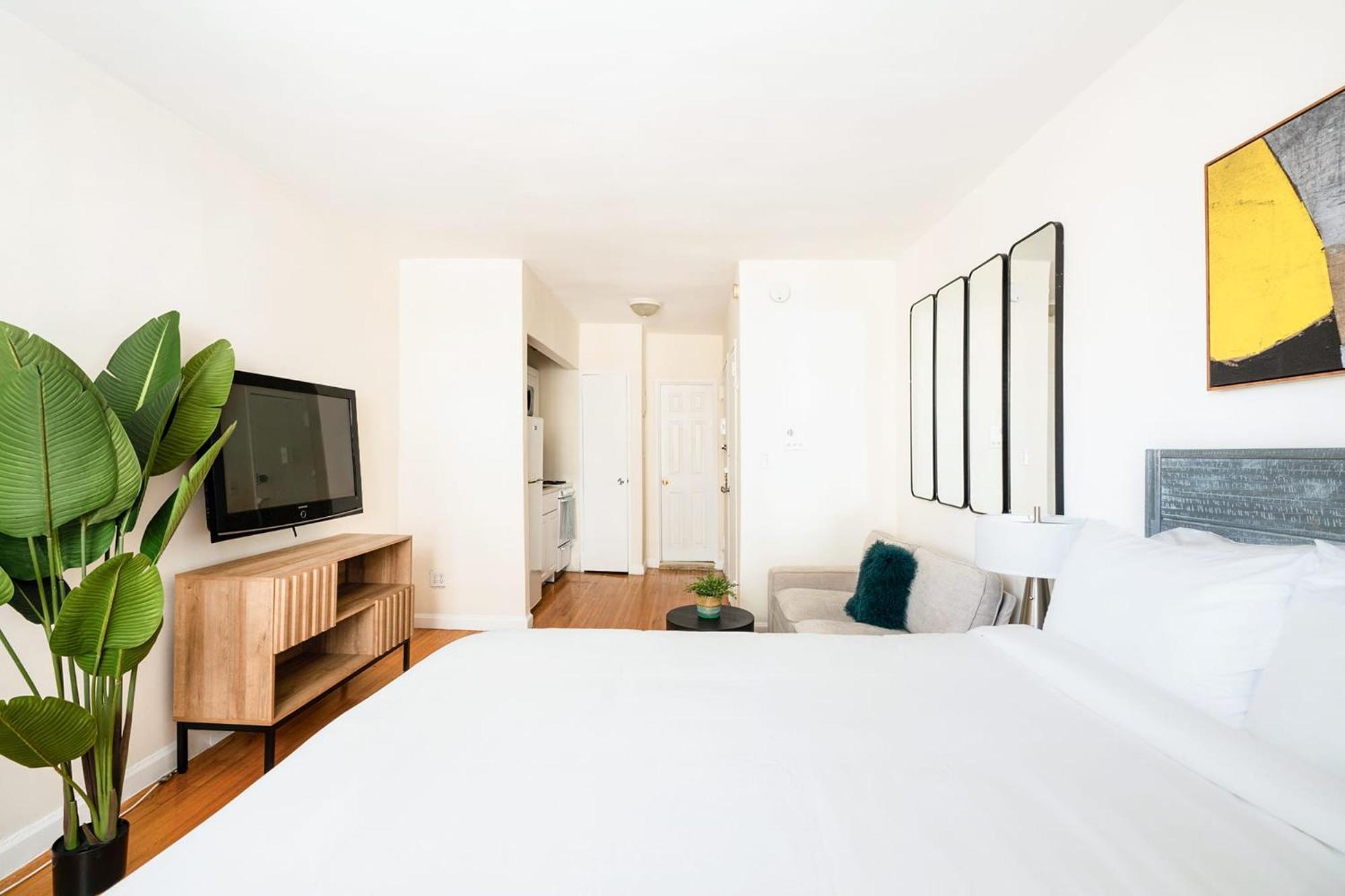 338-3b Union Square Newly Reno Sleeps 3 Apartment