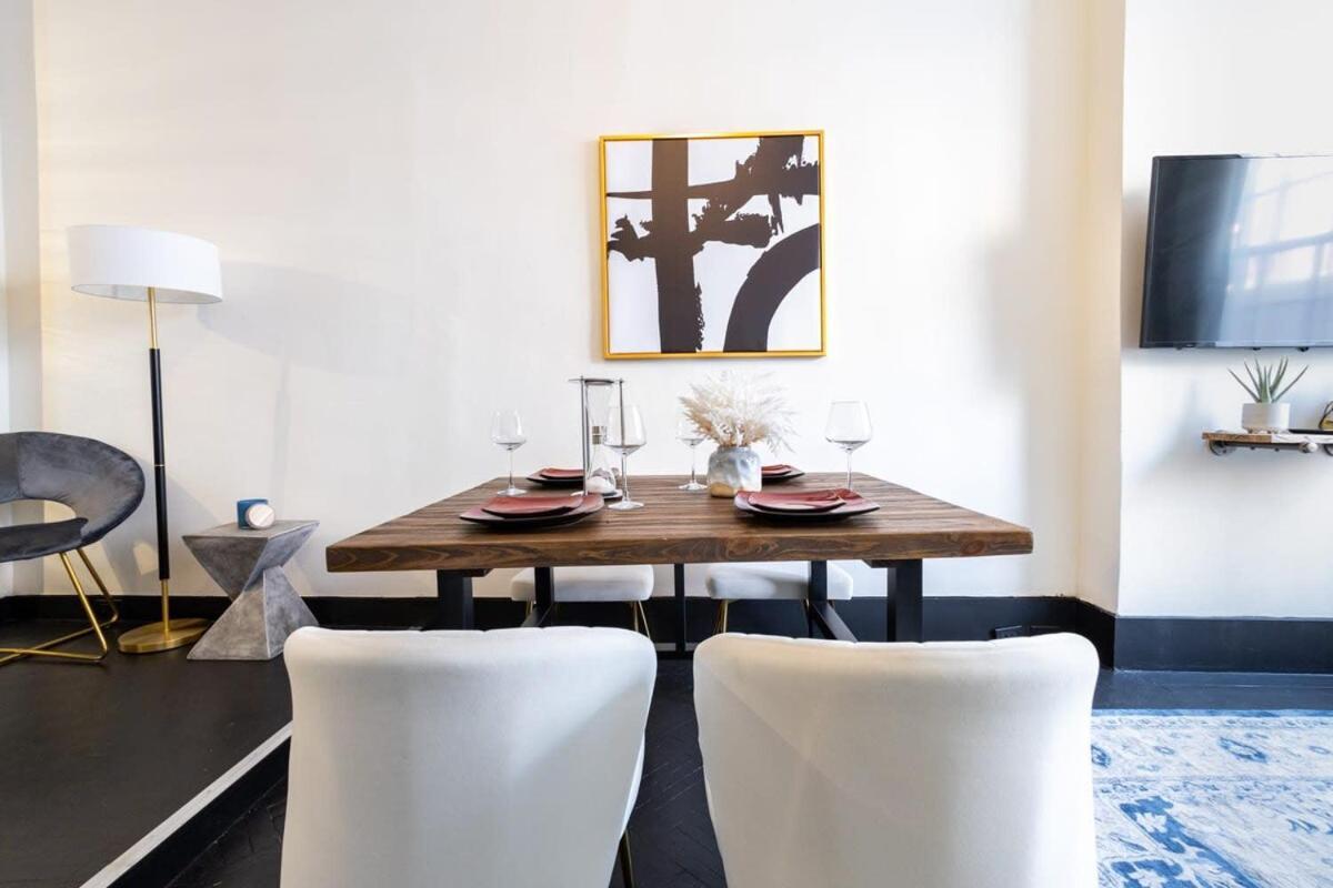 E10-1 Designer East Village Townhouse 1br Căn hộ *
