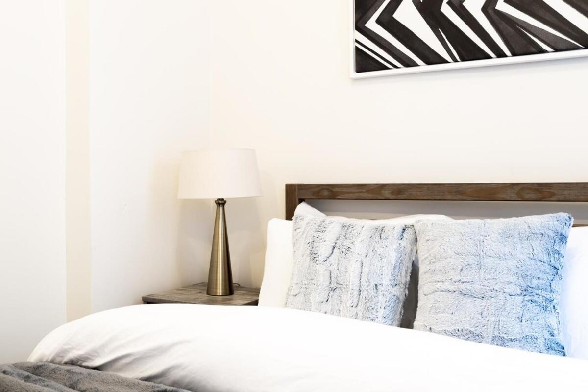 Căn hộ E10-1 Designer East Village Townhouse 1br