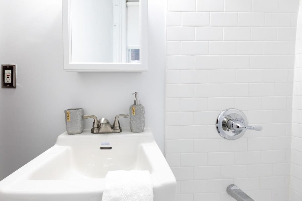 Căn hộ E10-1 Designer East Village Townhouse 1br New York
