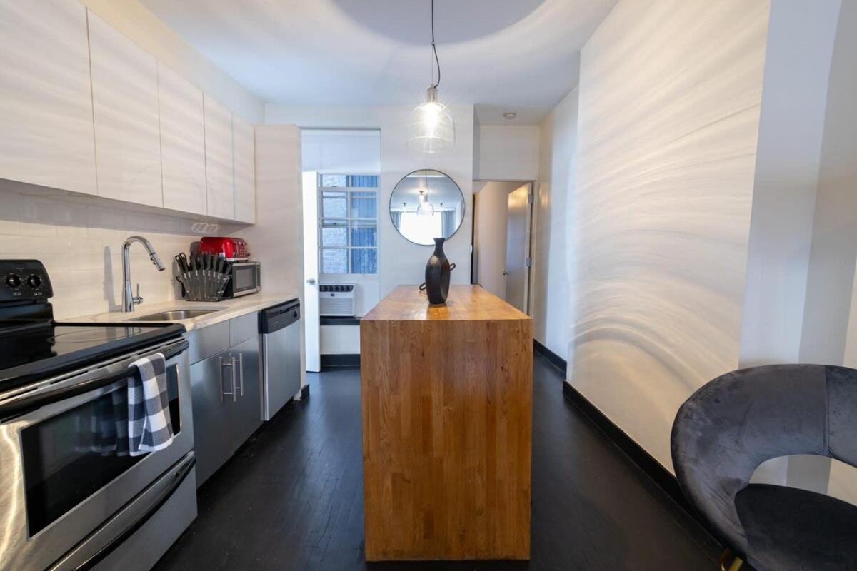 E10-1 Designer East Village Townhouse 1br Căn hộ *