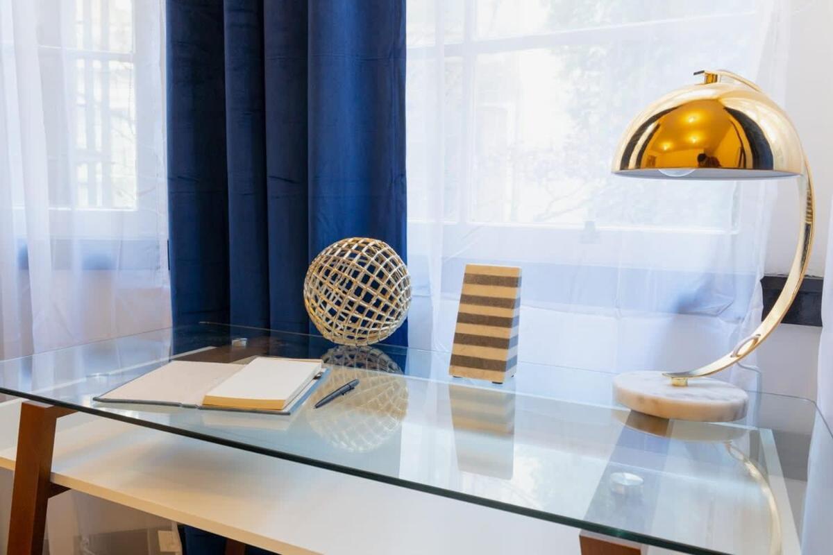 Căn hộ E10-1 Designer East Village Townhouse 1br New York