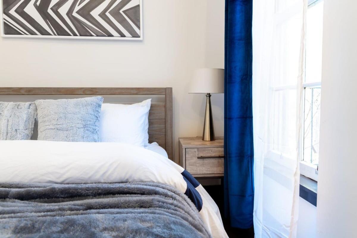 Căn hộ E10-1 Designer East Village Townhouse 1br *