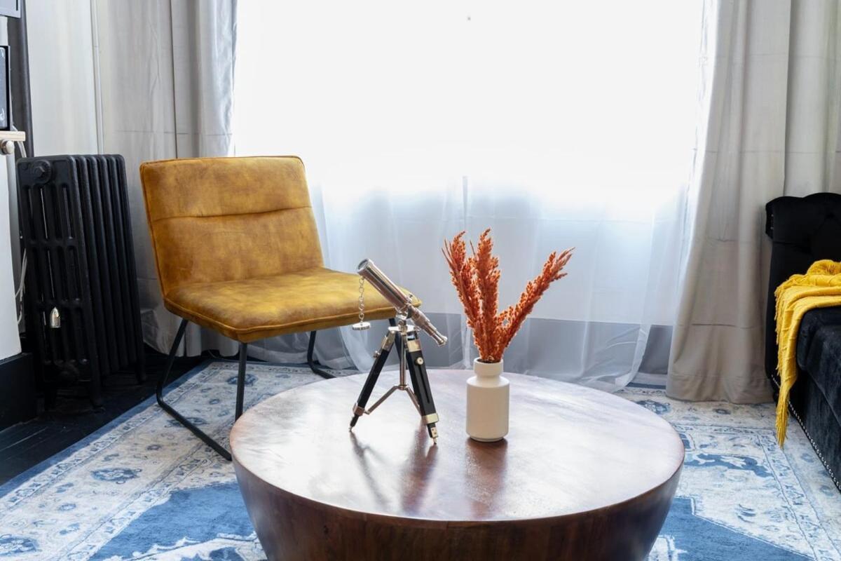 Căn hộ E10-1 Designer East Village Townhouse 1br New York