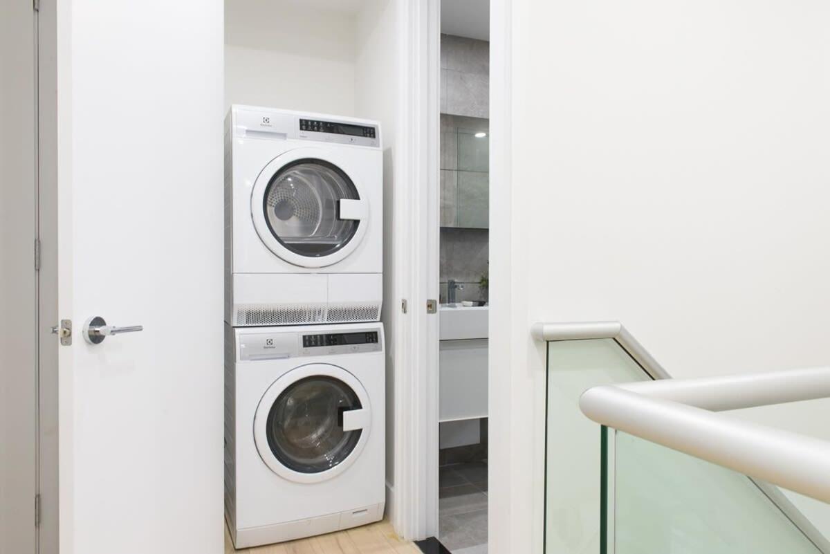 Apartment 75-5a Luxury 3br Duplex W D In Unit Elevator *