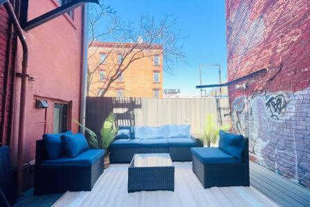 3br 2baths With Private Outdoors Căn hộ *