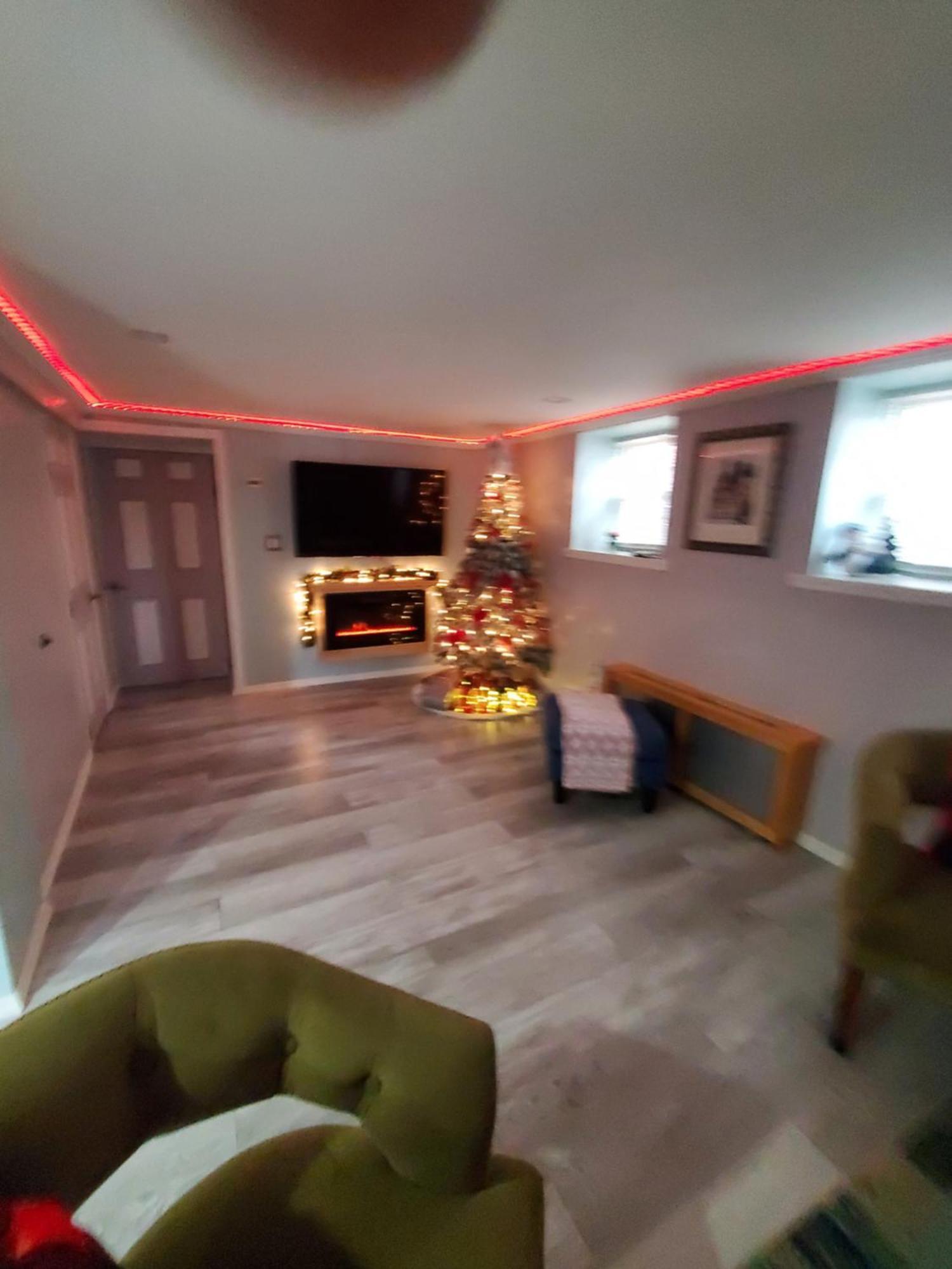 Lovely 2 Bedroom With 2 Entrance And Parking Căn hộ *