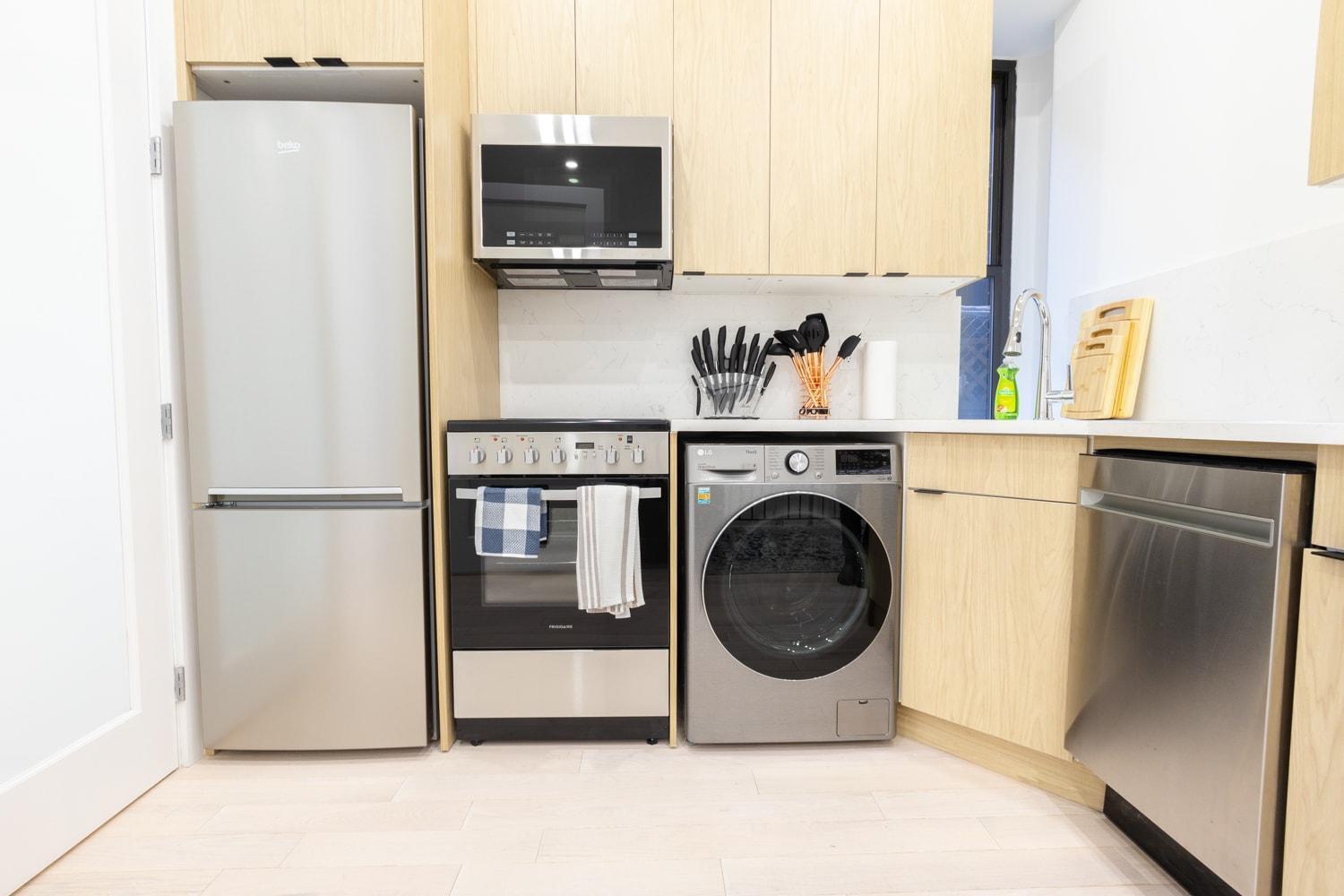 170-g 3br Duplex With Private Yard In E Village Căn hộ