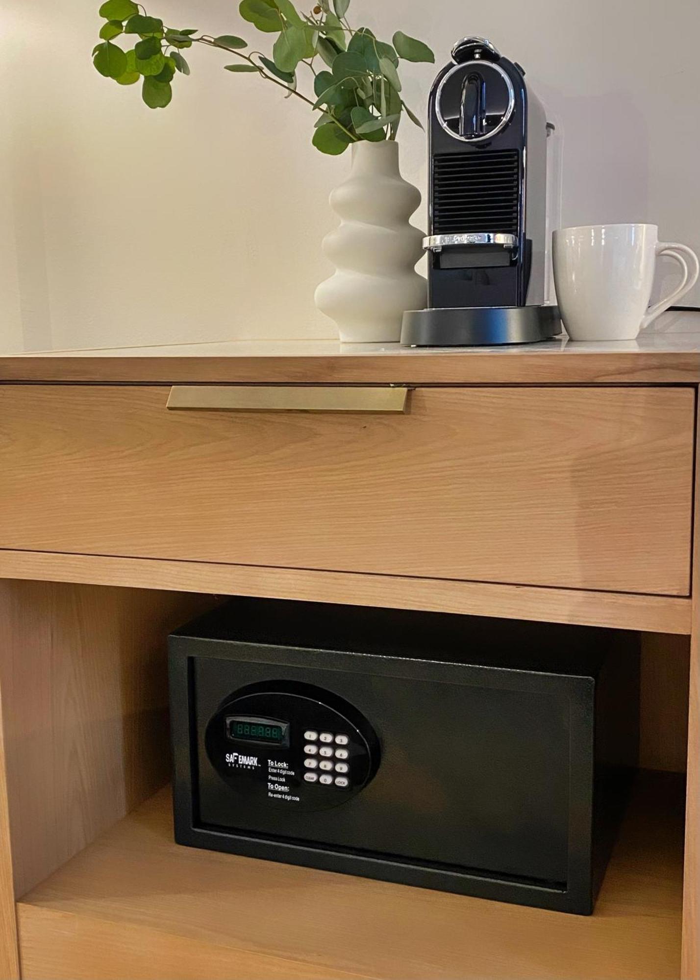 Khách sạn Aura Times Square Newly Renovated 4*