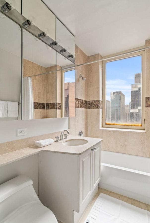 Manhattan Luxury 8 *