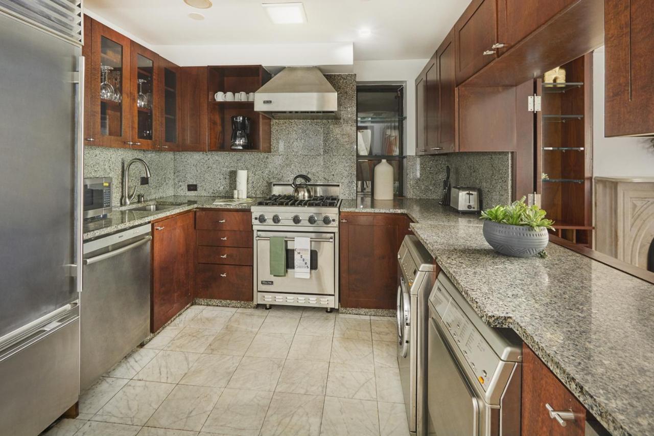 Căn hộ Manhattan Marvel Luxury Living In A Townhome Oasis I The Atrium I