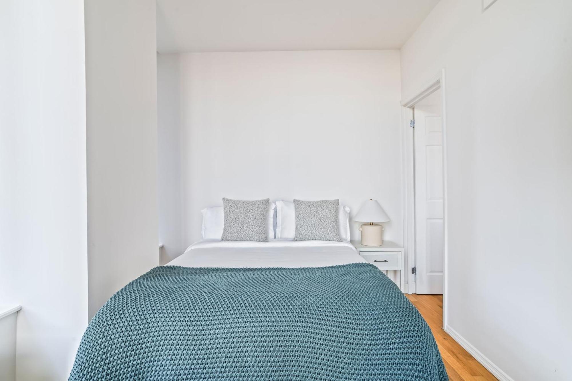 Downtown Modern With 3br And 2ba Apartment