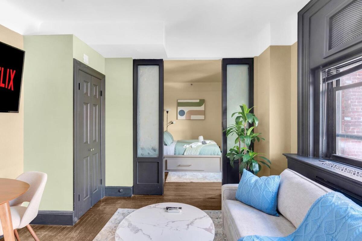 Cozy 2br With Gym And Walk To Times Square Apartment New York