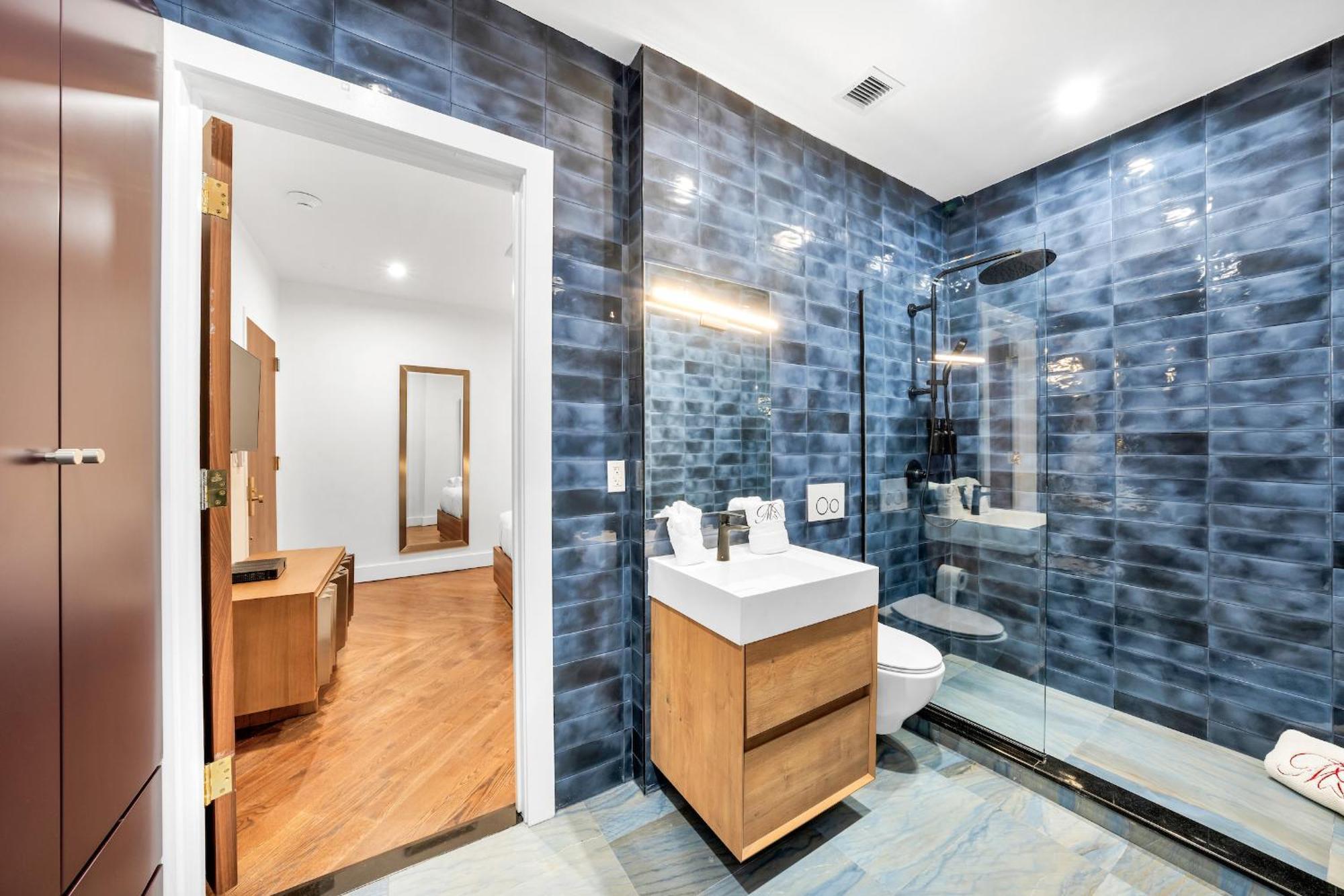 Landmarked Nyc Townhome - Sleeps 10 -Group-Friendly *
