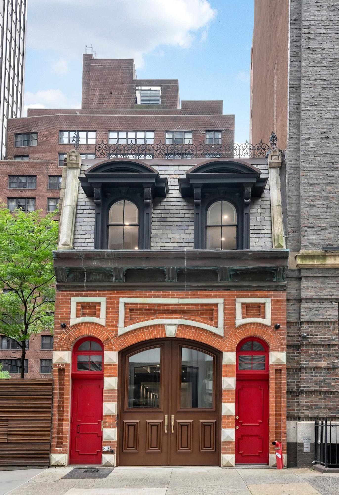 Landmarked Nyc Townhome - Sleeps 10 -Group-Friendly