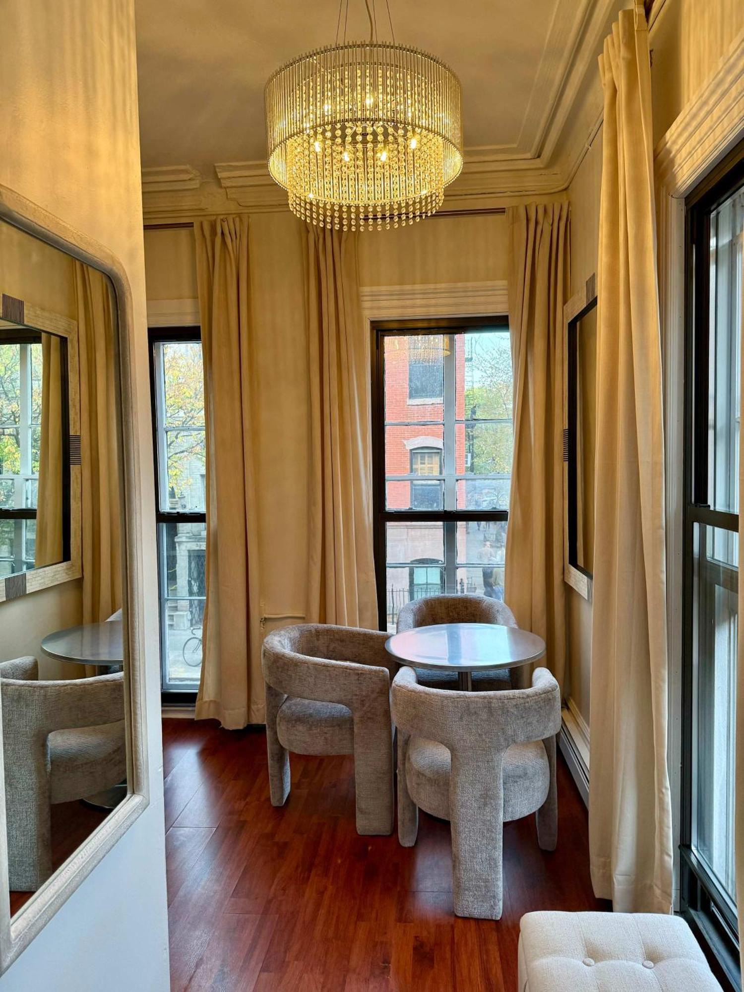 Căn hộ The West Village Gem *