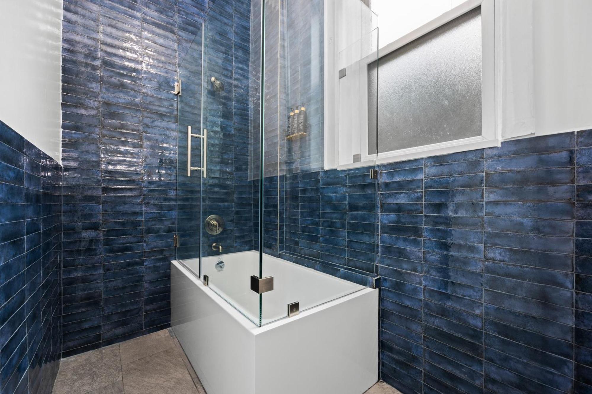 Apartamento 1 Min To Subway, King Bed Luxurious Airy Space Patio At 