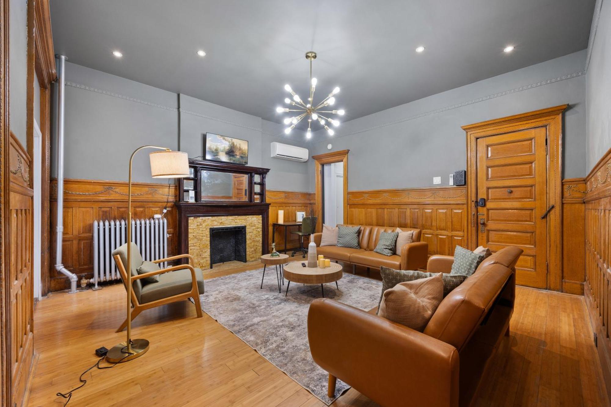 Apartamento 1 Min To Subway, King Bed Luxurious Airy Space Patio At 