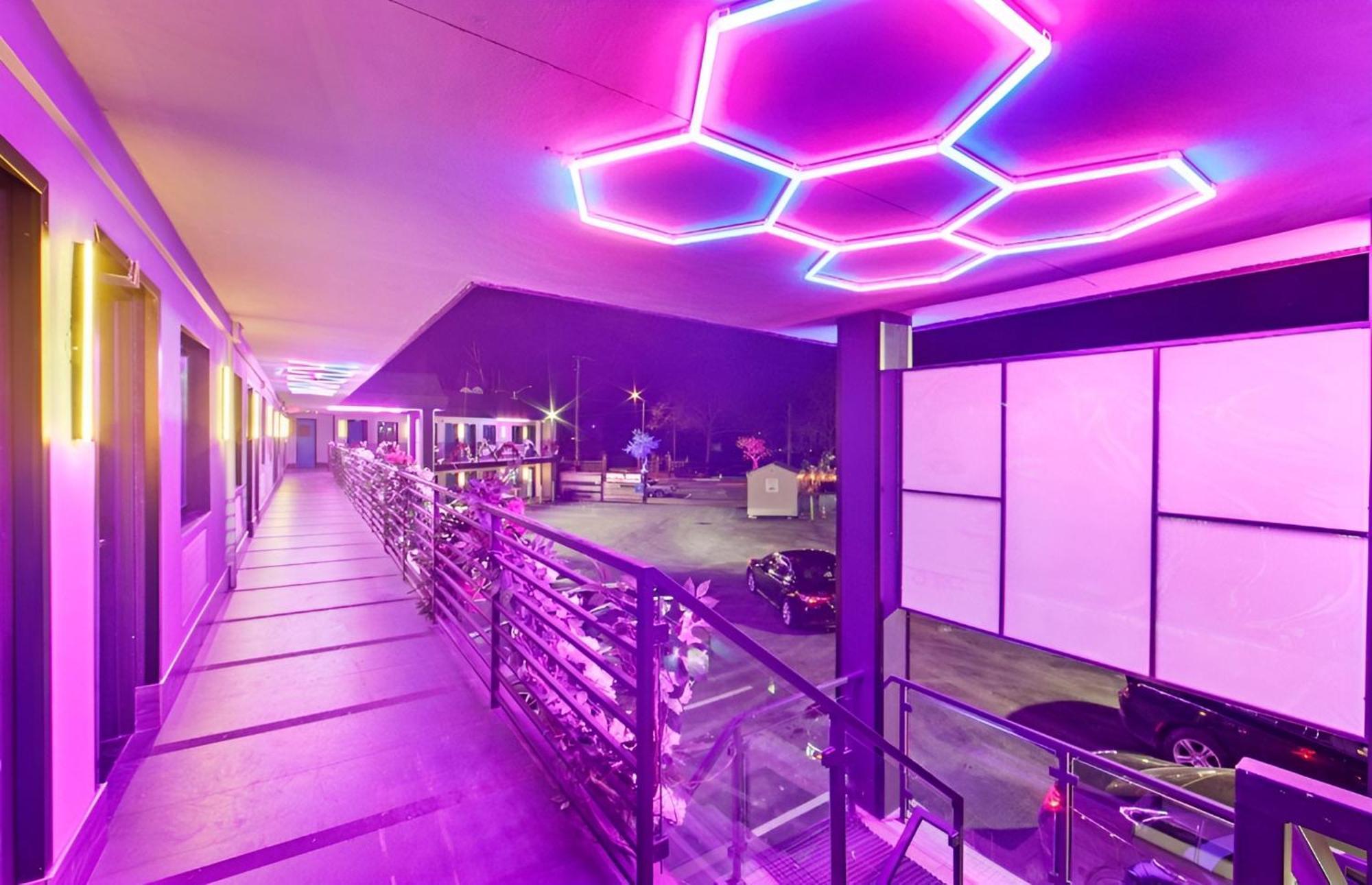 Khách sạn Opus Bronx Near Bay Plaza Mall 3*