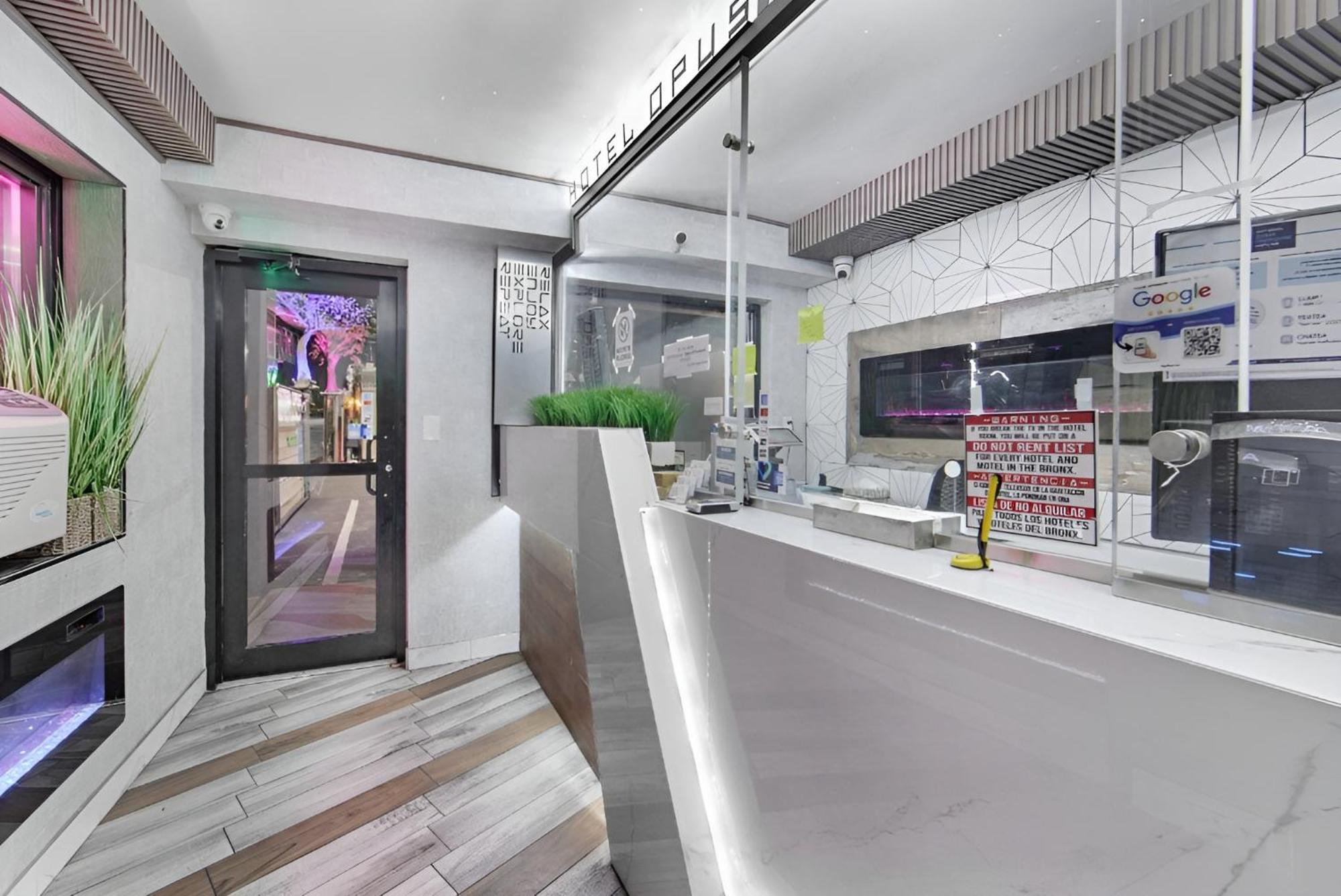 Khách sạn Opus Bronx Near Bay Plaza Mall New York